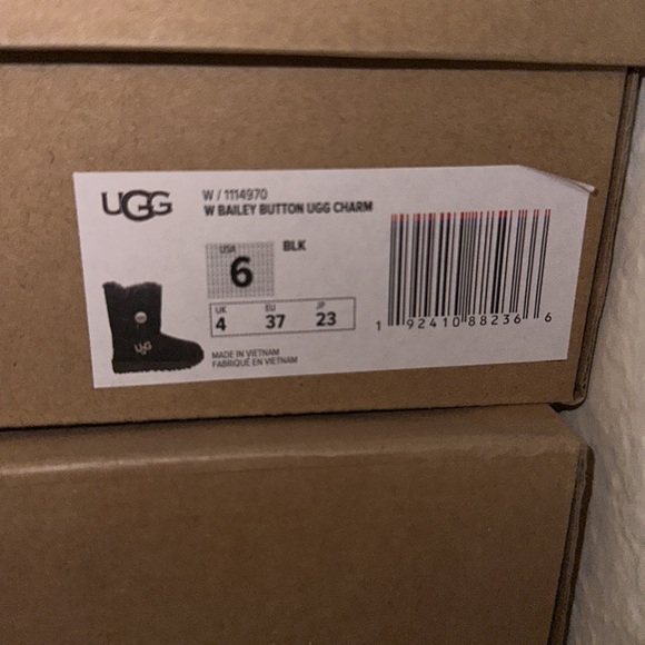 Ugg middle boots with Bailey button UGG charm - Picture 6 of 6